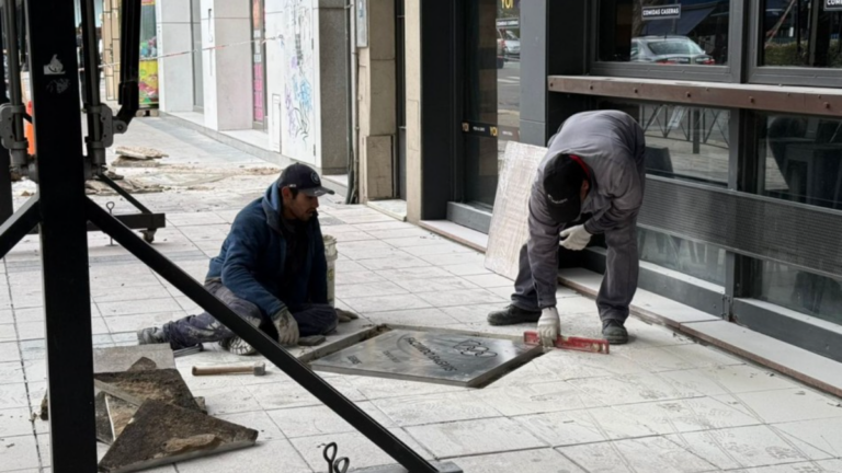 Placas del Paseo de los Olímpicos en avenida Pellegrini, Rosario
