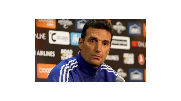 Lionel Scaloni en conferencia de prensa con la selección argentina