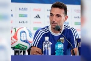 Lionel Scaloni en conferencia de prensa en Kansas, Estados Unidos