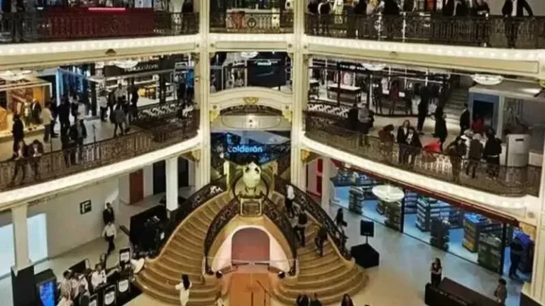Fachada de la galería La Favorita en Rosario
